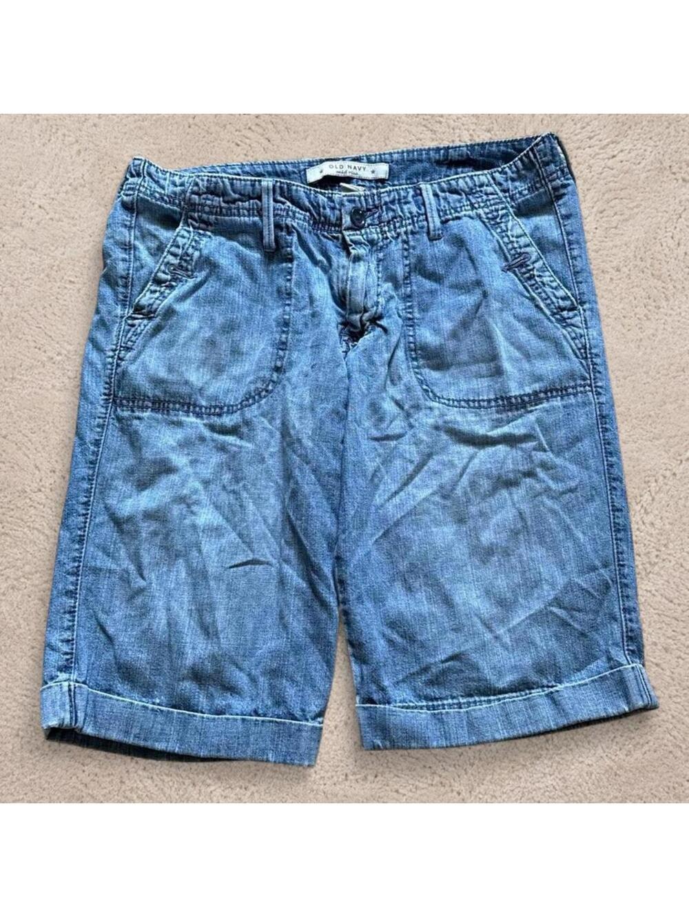 Women’s baggy Y2K Old Navy blue denim shorts